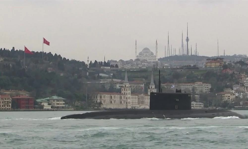 Ρωσικό υποβρύχιο διασχίζει τα Δαρδανέλια και κατευθύνεται προς τη Μαύρη Θάλασσα